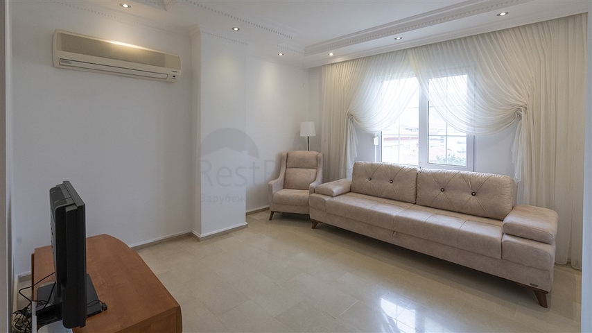 Уютный двухэтажный пентхаус в пешей доступности к морю с видом на горы   