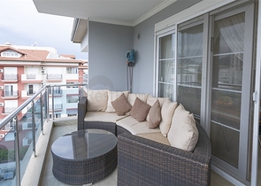 Уютный двухэтажный пентхаус в пешей доступности к морю с видом на горы   