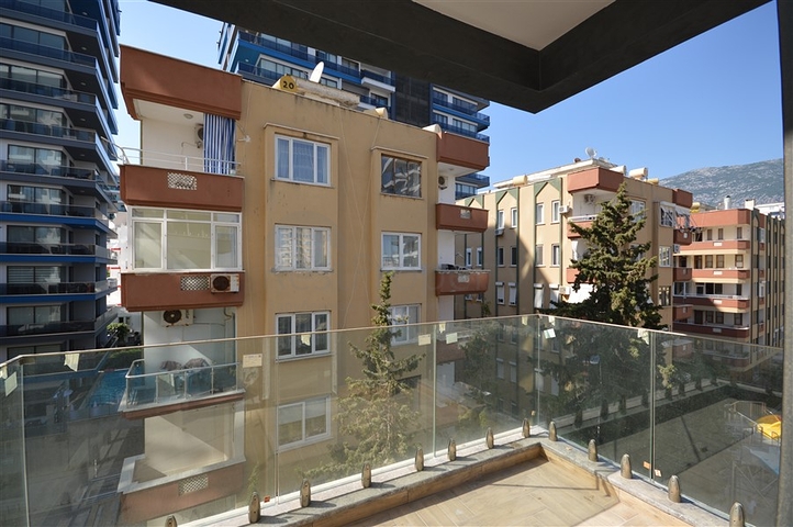 Квартира 1+1 в комплексе премиум класса на первой береговой линии в Махмутларе