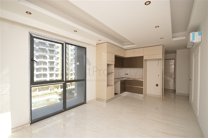 Квартира 1+1 в комплексе премиум класса на первой береговой линии в Махмутларе