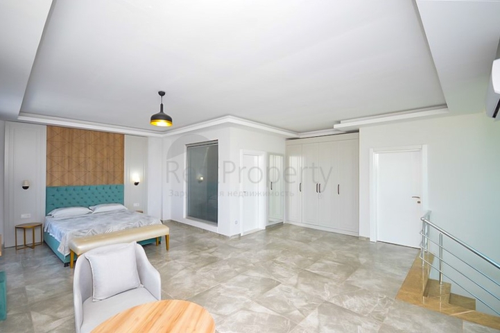 Пентхаус планировкой 2+1 с видом на Средиземное море всего в 400 м до пляжа района Каргыджак