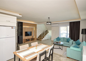 Пентхаус планировкой 2+1 с видом на Средиземное море всего в 400 м до пляжа района Каргыджак