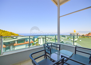 Пентхаус планировкой 2+1 с видом на Средиземное море всего в 400 м до пляжа района Каргыджак