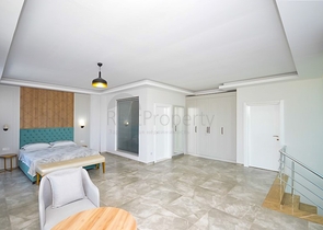 Пентхаус планировкой 2+1 с видом на Средиземное море всего в 400 м до пляжа района Каргыджак