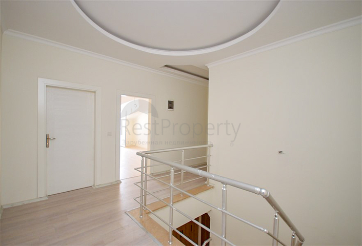 Пентхаус планировки 7+1 с отдельной кухней в центре Алании