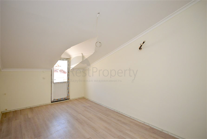 Пентхаус планировки 7+1 с отдельной кухней в центре Алании