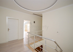 Пентхаус планировки 7+1 с отдельной кухней в центре Алании