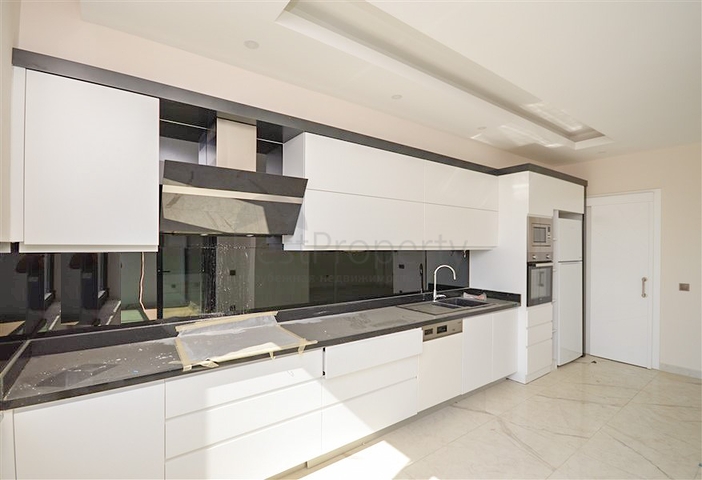 Двухэтажный пентхаус 3+1 с закрытым паркингом и видом на море в Алании