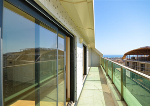 Двухэтажный пентхаус 3+1 с закрытым паркингом и видом на море в Алании