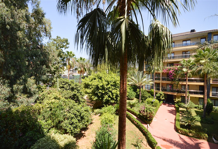 Квартира 2+1 на первой линии в центре Алании