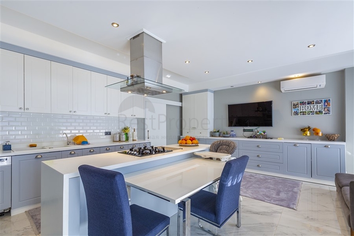 Просторный петнтхаус в районе Оба