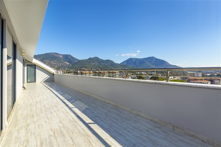 Просторный петнтхаус в районе Оба