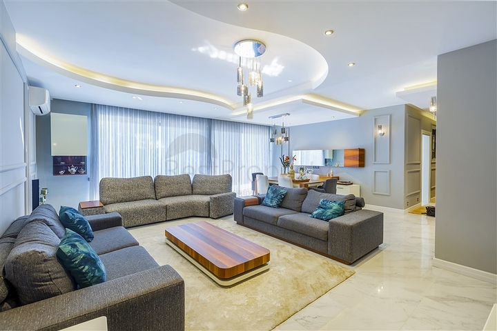 Просторный петнтхаус в районе Оба