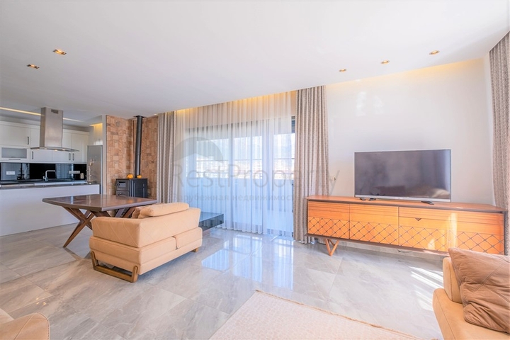 Пентхаус 4+1 всего в 100 метрах от Средиземного моря в районе Оба