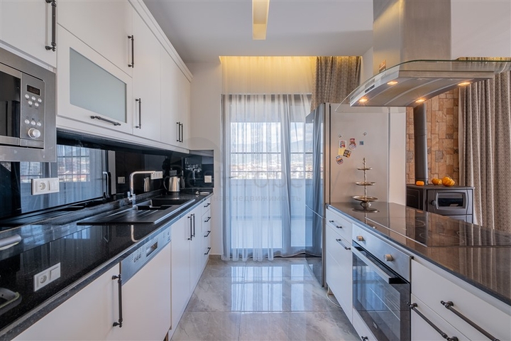 Пентхаус 4+1 всего в 100 метрах от Средиземного моря в районе Оба