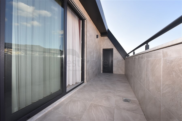 Пентхаус 3+1 в центре Алании с потрясающими видовыми характеристиками