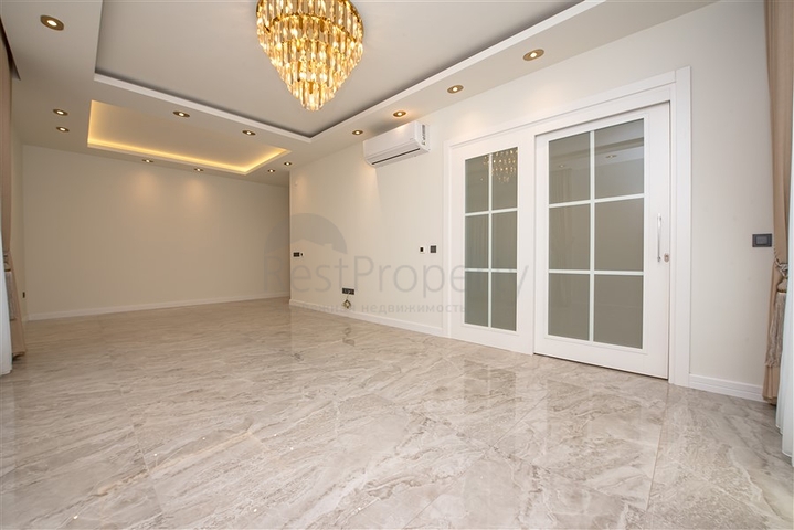 Пентхаус 3+1 в центре Алании с потрясающими видовыми характеристиками