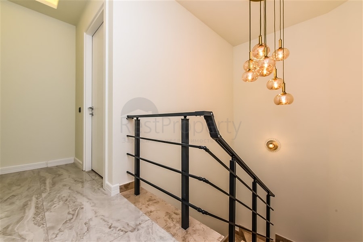 Пентхаус 3+1 в центре Алании с потрясающими видовыми характеристиками