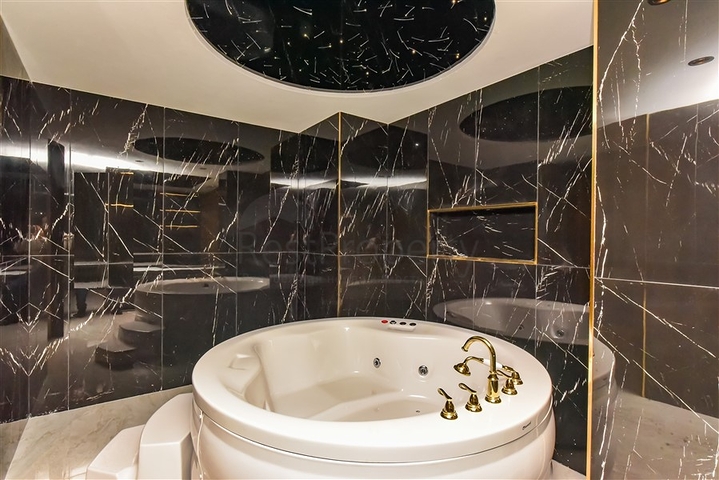 Пентхаус 3+1 в центре Алании с потрясающими видовыми характеристиками