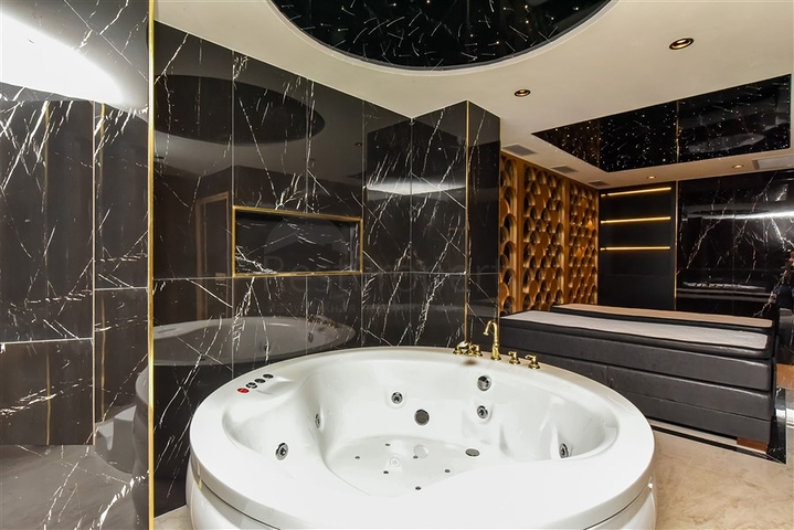 Пентхаус 3+1 в центре Алании с потрясающими видовыми характеристиками