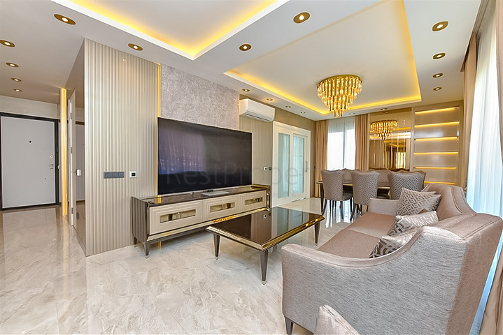 Пентхаус 3+1 в центре Алании с потрясающими видовыми характеристиками