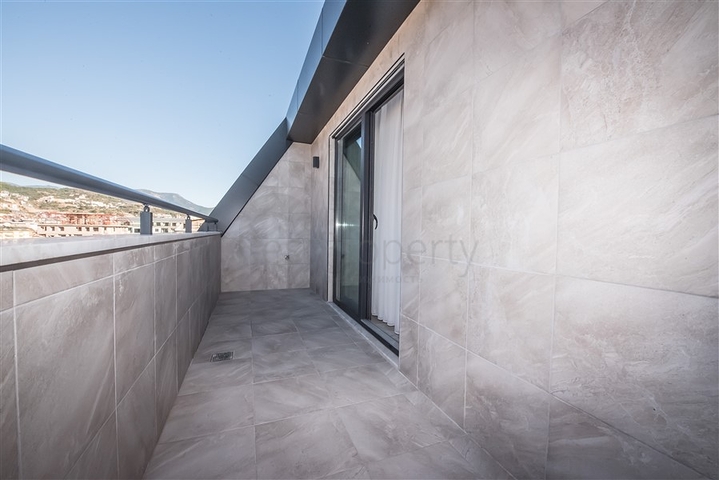 Пентхаус 3+1 в центре Алании с потрясающими видовыми характеристиками