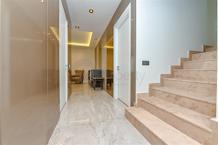 Пентхаус 3+1 в центре Алании с потрясающими видовыми характеристиками