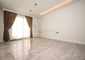 Пентхаус 3+1 в центре Алании с потрясающими видовыми характеристиками