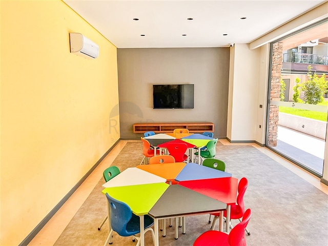 Просторная квартира 3+1 в новом комплексе с полной инфраструктурой 