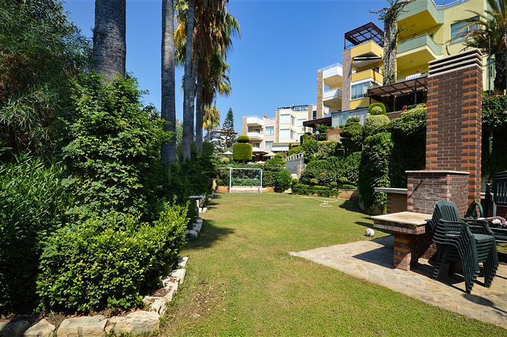 Вилла в сите 3+1 с отдельной кухней и видом на горы и море в районе Кестель