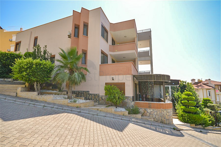 Вилла в сите 3+1 с отдельной кухней и видом на горы и море в районе Кестель