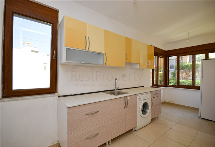 Вилла в сите 3+1 с отдельной кухней и видом на горы и море в районе Кестель