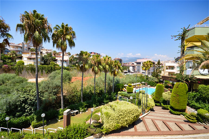 Вилла в сите 3+1 с отдельной кухней и видом на горы и море в районе Кестель