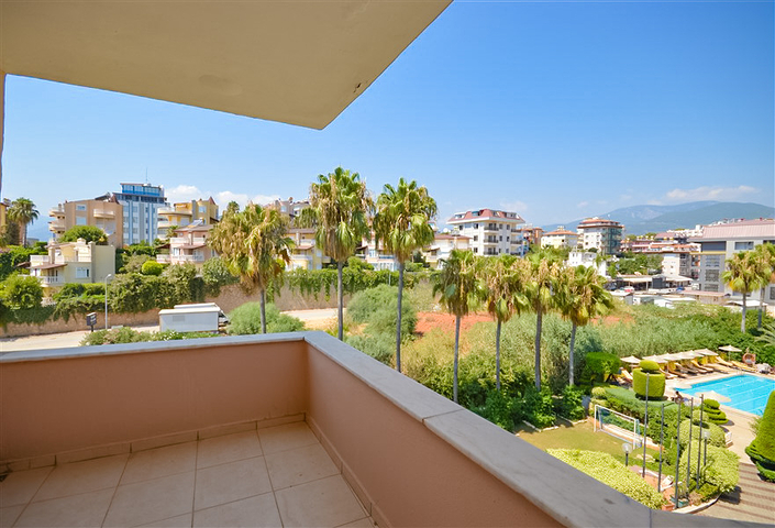 Вилла в сите 3+1 с отдельной кухней и видом на горы и море в районе Кестель