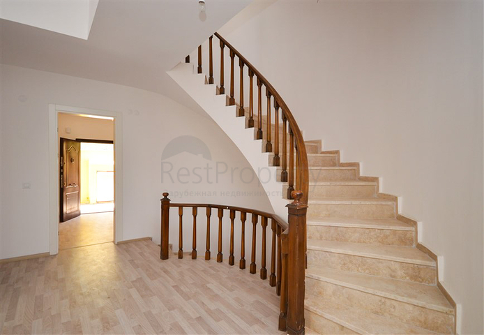 Вилла в сите 3+1 с отдельной кухней и видом на горы и море в районе Кестель