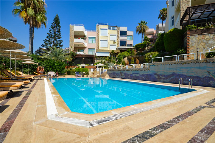 Вилла в сите 3+1 с отдельной кухней и видом на горы и море в районе Кестель