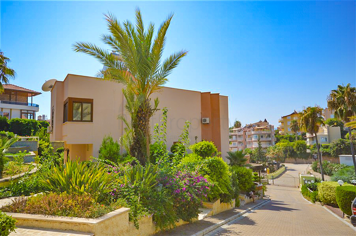 Вилла в сите 3+1 с отдельной кухней и видом на горы и море в районе Кестель