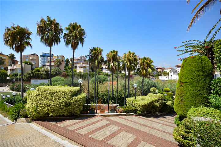 Вилла в сите 3+1 с отдельной кухней и видом на горы и море в районе Кестель