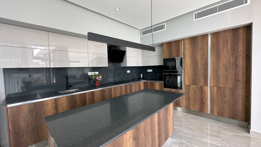 Вилла с индивидуальным дизайн проектом в районе Искеле