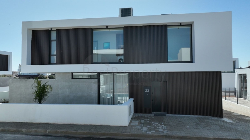 Вилла с индивидуальным дизайн проектом в районе Искеле