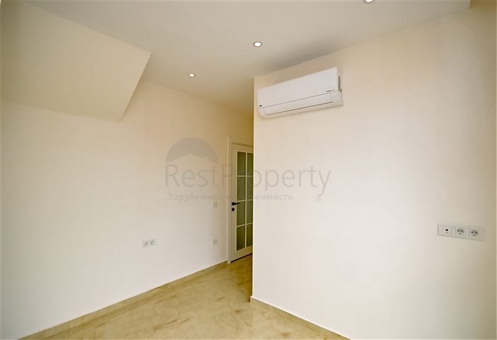 Квартира пентхаус планировки 2+1 в районе Клеопатра