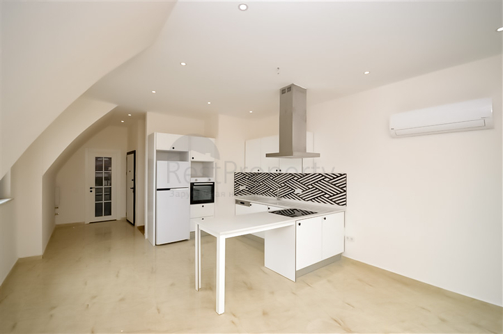 Квартира пентхаус планировки 2+1 в районе Клеопатра