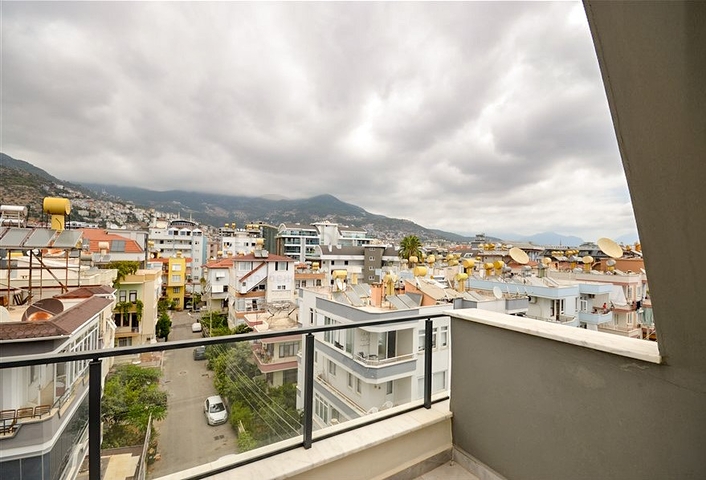 Квартира пентхаус планировки 2+1 в районе Клеопатра