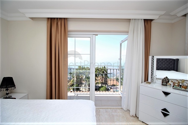 Меблированная отдельностоящая вилла 4+1 в районе Тепе