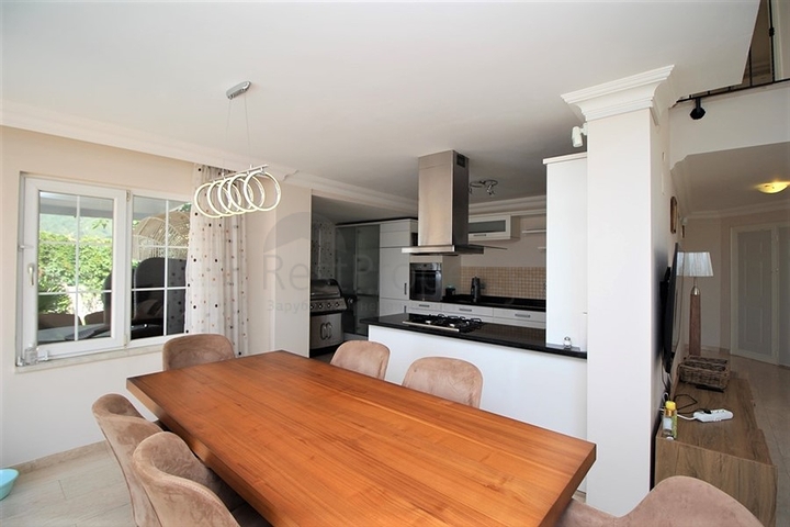 Меблированная отдельностоящая вилла 4+1 в районе Тепе