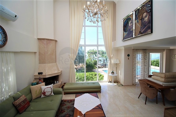 Меблированная отдельностоящая вилла 4+1 в районе Тепе