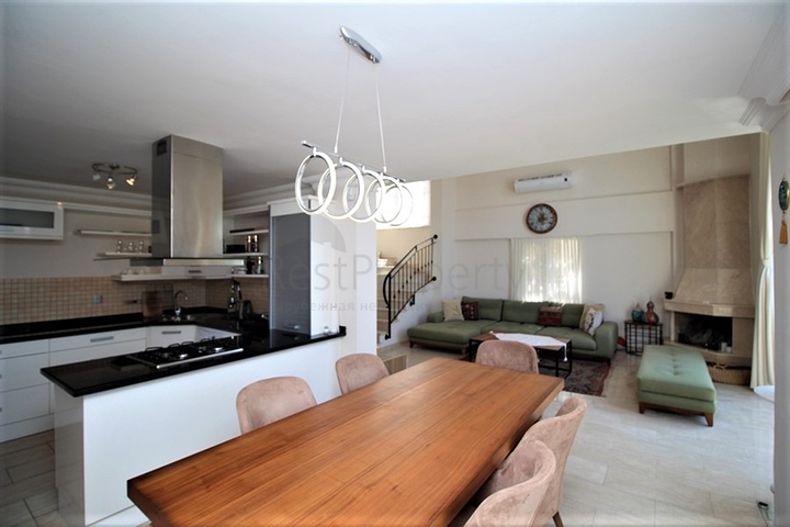 Меблированная отдельностоящая вилла 4+1 в районе Тепе