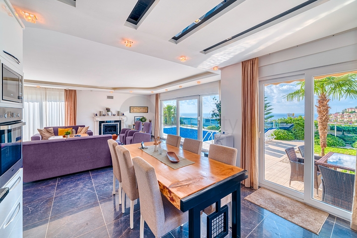 Частная вилла 4+1 с панорамными видами в районе Каргыджак