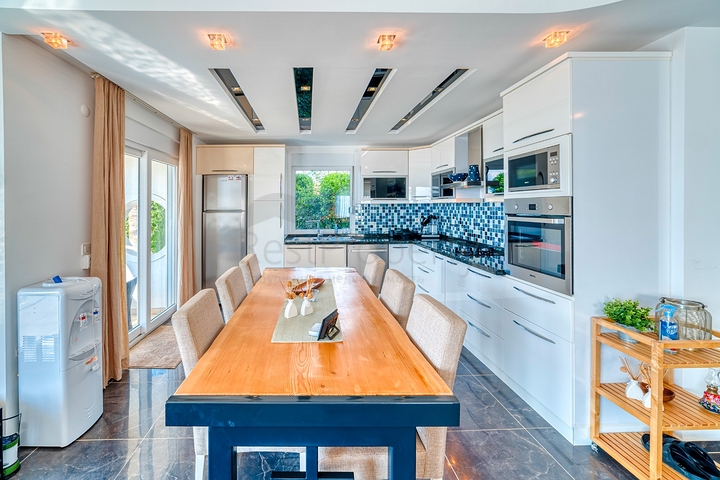 Частная вилла 4+1 с панорамными видами в районе Каргыджак