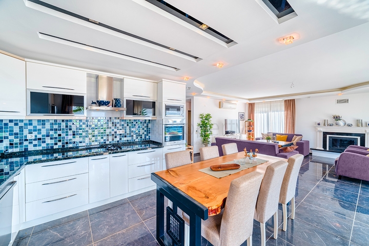 Частная вилла 4+1 с панорамными видами в районе Каргыджак